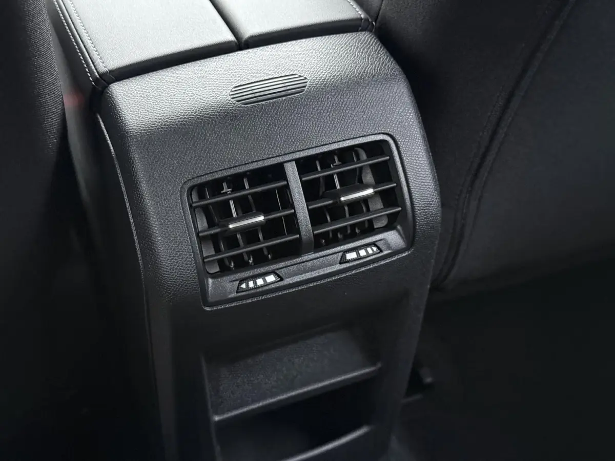 Business 145pk Hybrid Automaat | Demo | Navigatie | Camera achter | Parkeersensoren | Cruise control adaptief | Lichtmetalen velgen | Apple Carplay en Android auto draadloos