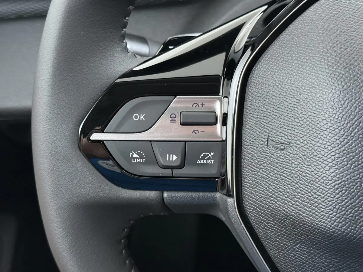 Business 145pk Hybrid Automaat | Demo | Navigatie | Camera achter | Parkeersensoren | Cruise control adaptief | Lichtmetalen velgen | Apple Carplay en Android auto draadloos