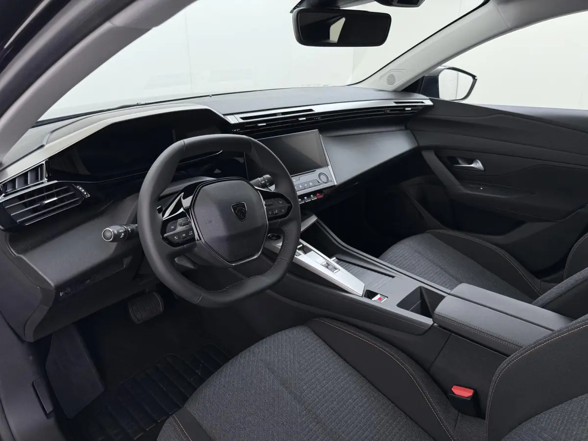 Business 145pk Hybrid Automaat | Demo | Navigatie | Camera achter | Parkeersensoren | Cruise control adaptief | Lichtmetalen velgen | Apple Carplay en Android auto draadloos
