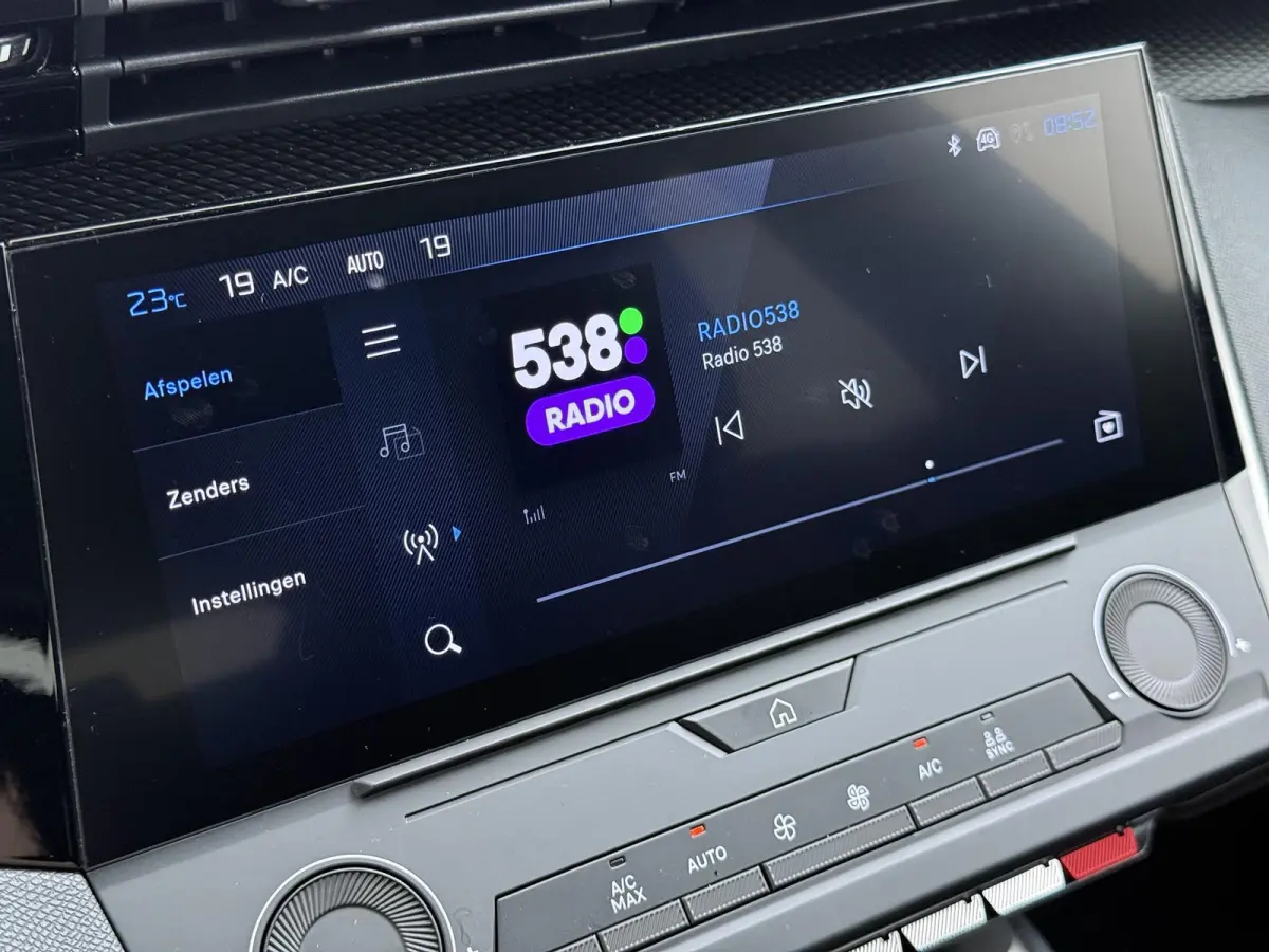 Business 145pk Hybrid Automaat | Demo | Navigatie | Camera achter | Parkeersensoren | Cruise control adaptief | Lichtmetalen velgen | Apple Carplay en Android auto draadloos