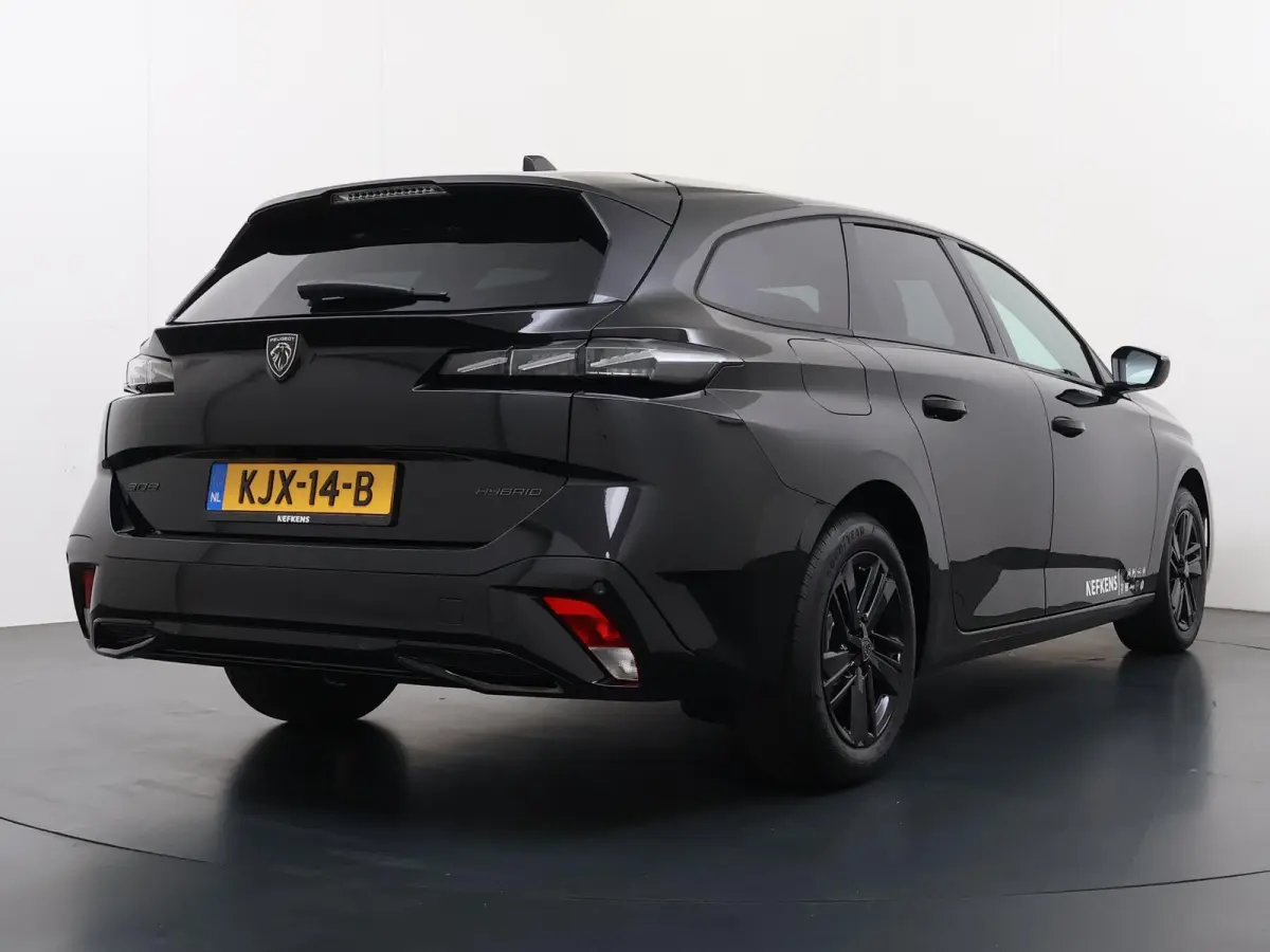 Business 145pk Hybrid Automaat | Demo | Navigatie | Camera achter | Parkeersensoren | Cruise control adaptief | Lichtmetalen velgen | Apple Carplay en Android auto draadloos