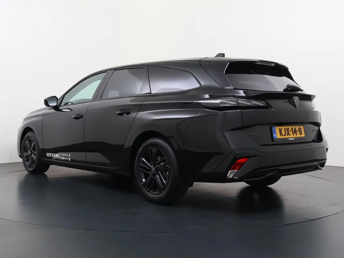 Business 145pk Hybrid Automaat | Demo | Navigatie | Camera achter | Parkeersensoren | Cruise control adaptief | Lichtmetalen velgen | Apple Carplay en Android auto draadloos