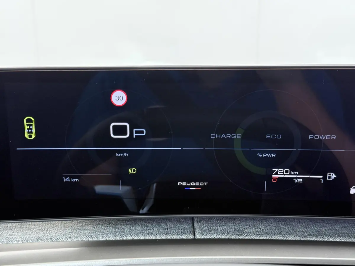 Allure 145pk Hybrid Automaat | Demo | Navigatie | Camera achter | Parkeersensoren | Cruise control adaptief | Lichtmetalen velgen | Apple Carplay en Android auto draadloos