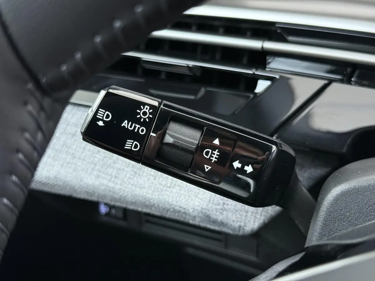 Allure 145pk Hybrid Automaat | Demo | Navigatie | Camera achter | Parkeersensoren | Cruise control adaptief | Lichtmetalen velgen | Apple Carplay en Android auto draadloos