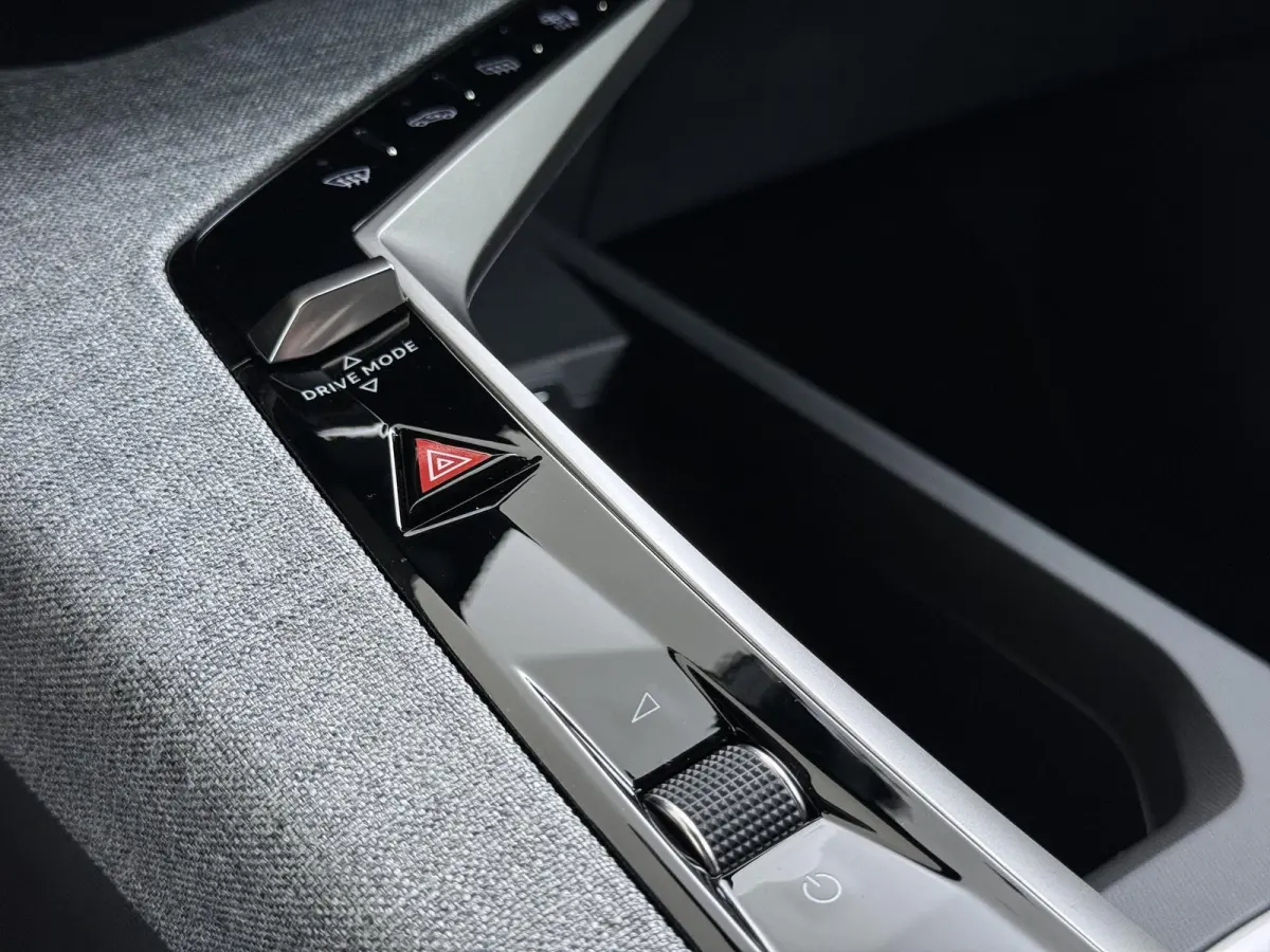 Allure 145pk Hybrid Automaat | Demo | Navigatie | Camera achter | Parkeersensoren | Cruise control adaptief | Lichtmetalen velgen | Apple Carplay en Android auto draadloos