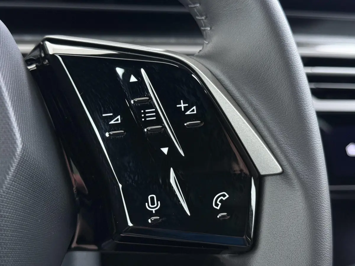 Allure 145pk Hybrid Automaat | Demo | Navigatie | Camera achter | Parkeersensoren | Cruise control adaptief | Lichtmetalen velgen | Apple Carplay en Android auto draadloos