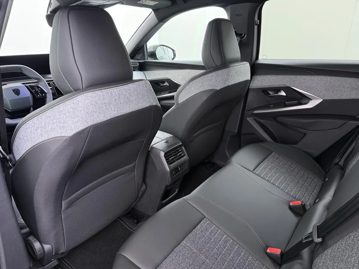 Allure 145pk Hybrid Automaat | Demo | Navigatie | Camera achter | Parkeersensoren | Cruise control adaptief | Lichtmetalen velgen | Apple Carplay en Android auto draadloos