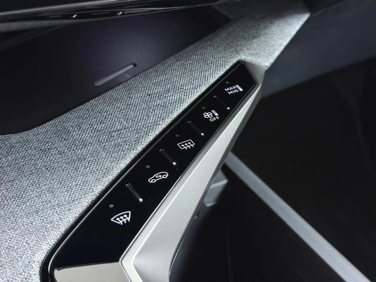 Allure 145pk Hybrid Automaat | Demo | Navigatie | Camera achter | Parkeersensoren | Cruise control adaptief | Lichtmetalen velgen | Apple Carplay en Android auto draadloos