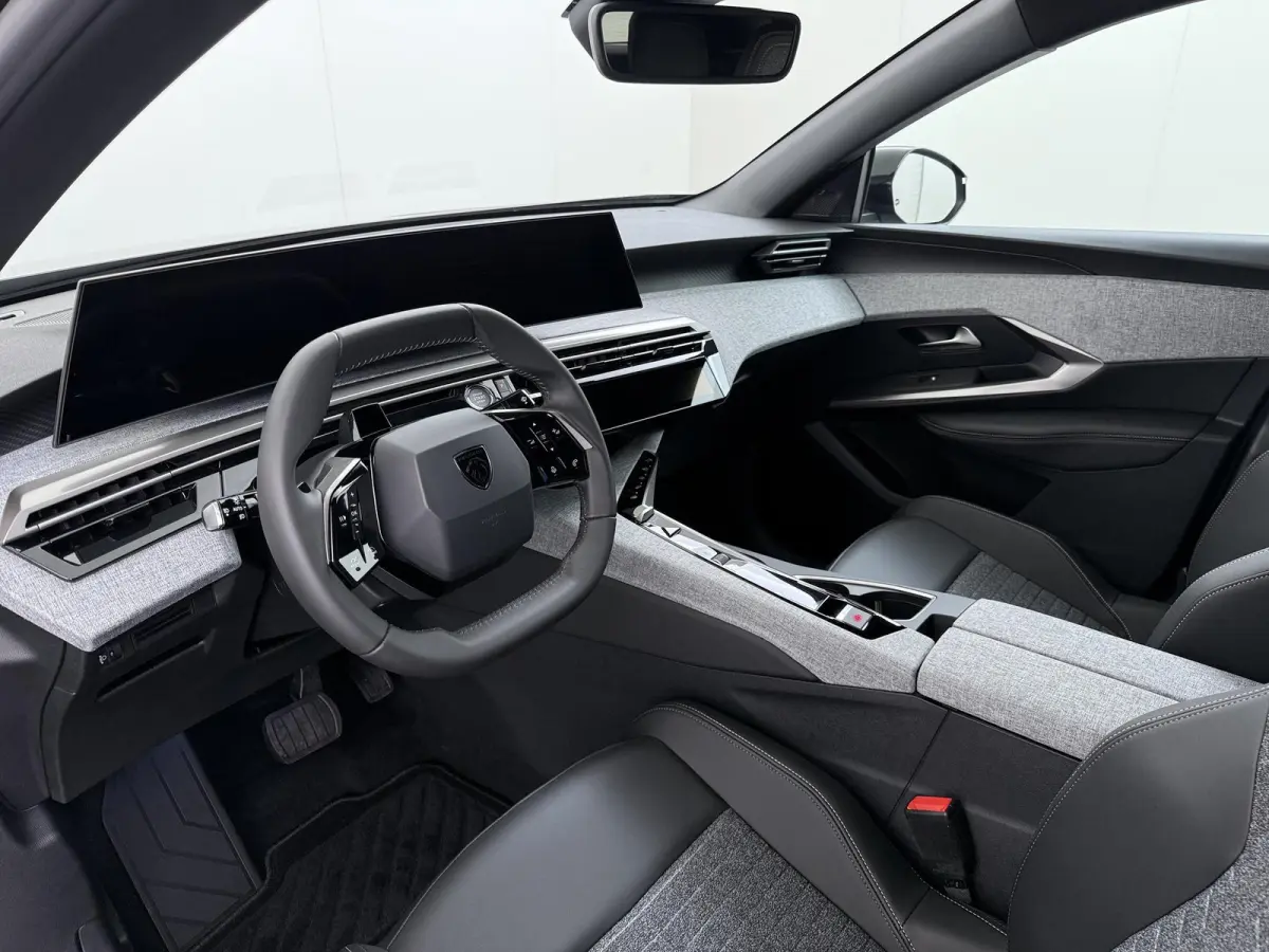 Allure 145pk Hybrid Automaat | Demo | Navigatie | Camera achter | Parkeersensoren | Cruise control adaptief | Lichtmetalen velgen | Apple Carplay en Android auto draadloos