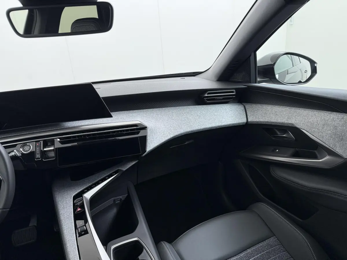 Allure 145pk Hybrid Automaat | Demo | Navigatie | Camera achter | Parkeersensoren | Cruise control adaptief | Lichtmetalen velgen | Apple Carplay en Android auto draadloos