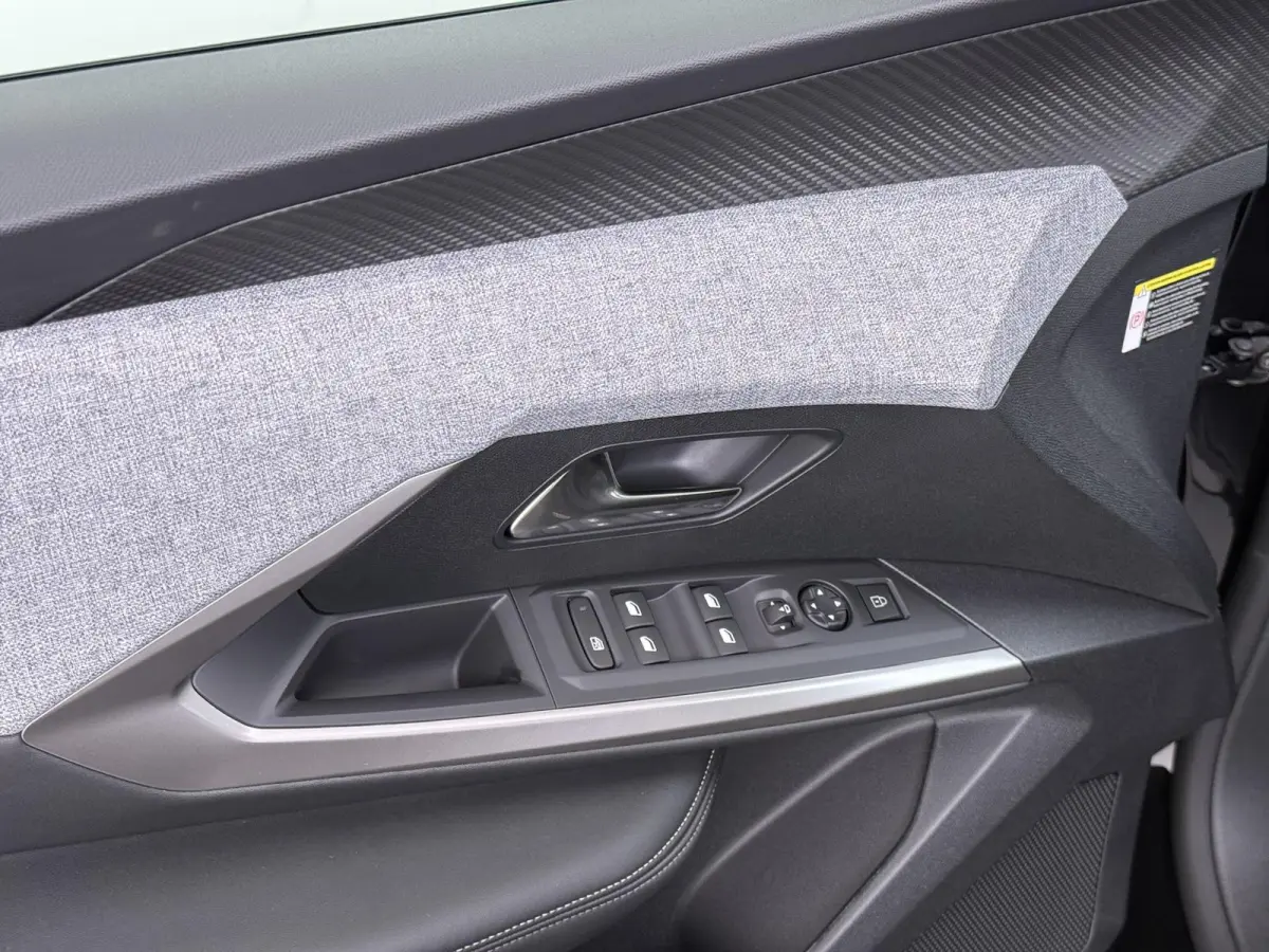 Allure 145pk Hybrid Automaat | Demo | Navigatie | Camera achter | Parkeersensoren | Cruise control adaptief | Lichtmetalen velgen | Apple Carplay en Android auto draadloos