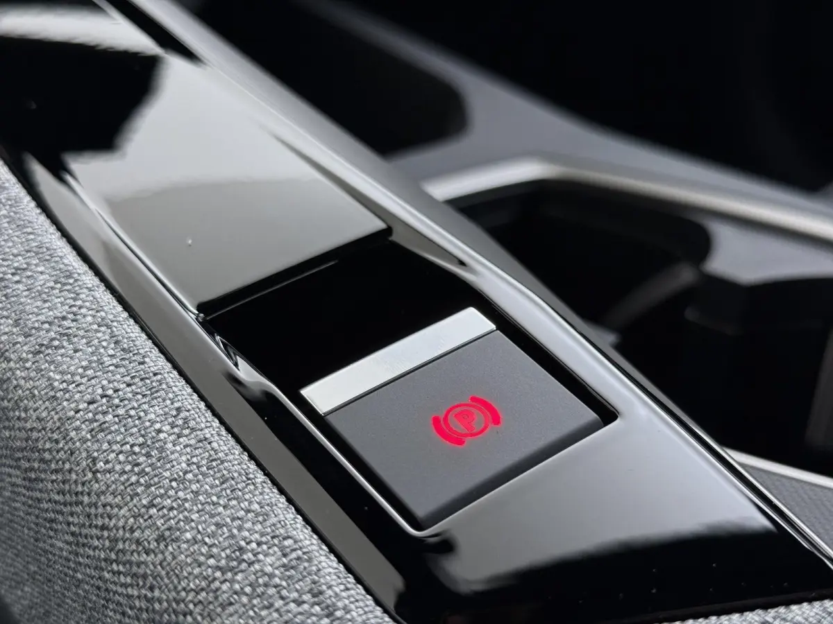 Allure 145pk Hybrid Automaat | Demo | Navigatie | Camera achter | Parkeersensoren | Cruise control adaptief | Lichtmetalen velgen | Apple Carplay en Android auto draadloos