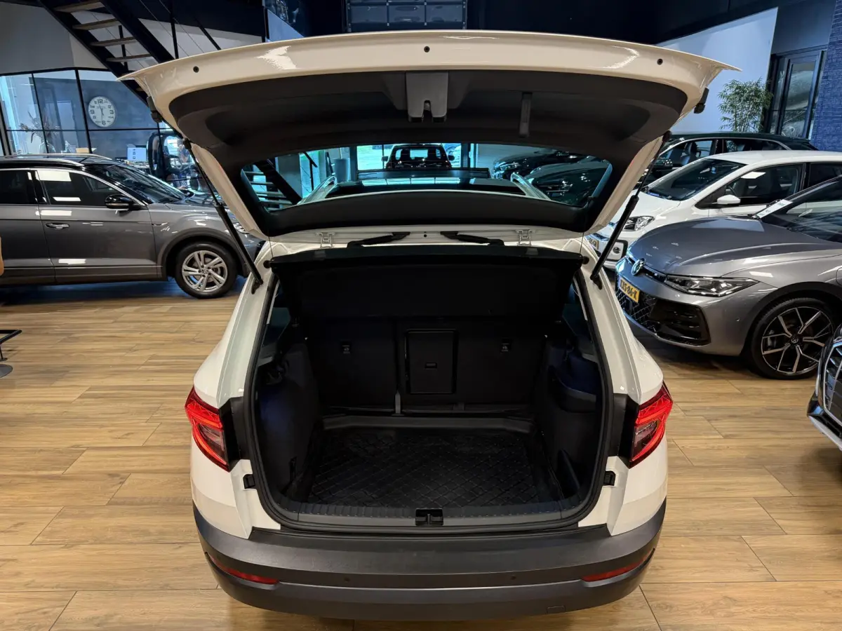 1.0 TSI Style Business |DSG|PANO|CANTON|NAVI|CARPLAY|19"INCH|