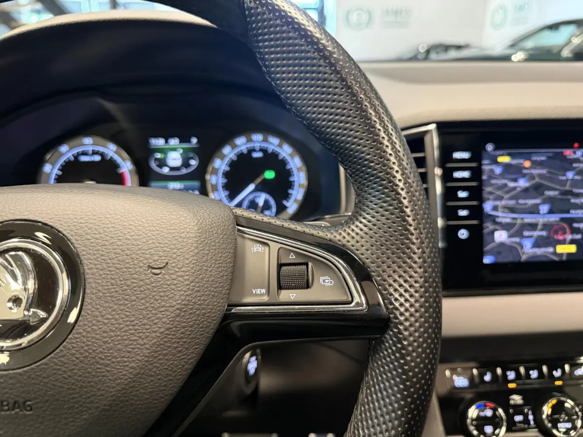 1.0 TSI Style Business |DSG|PANO|CANTON|NAVI|CARPLAY|19"INCH|