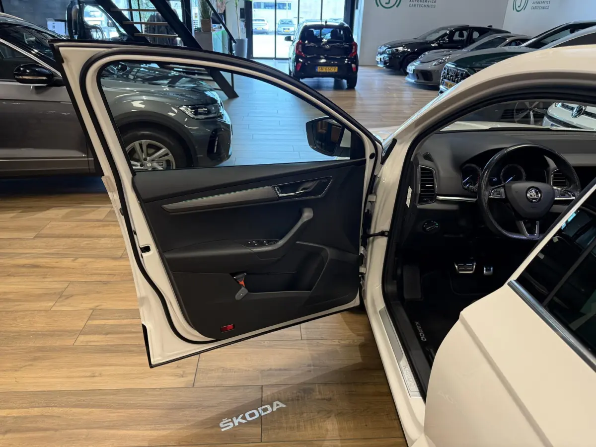 1.0 TSI Style Business |DSG|PANO|CANTON|NAVI|CARPLAY|19"INCH|