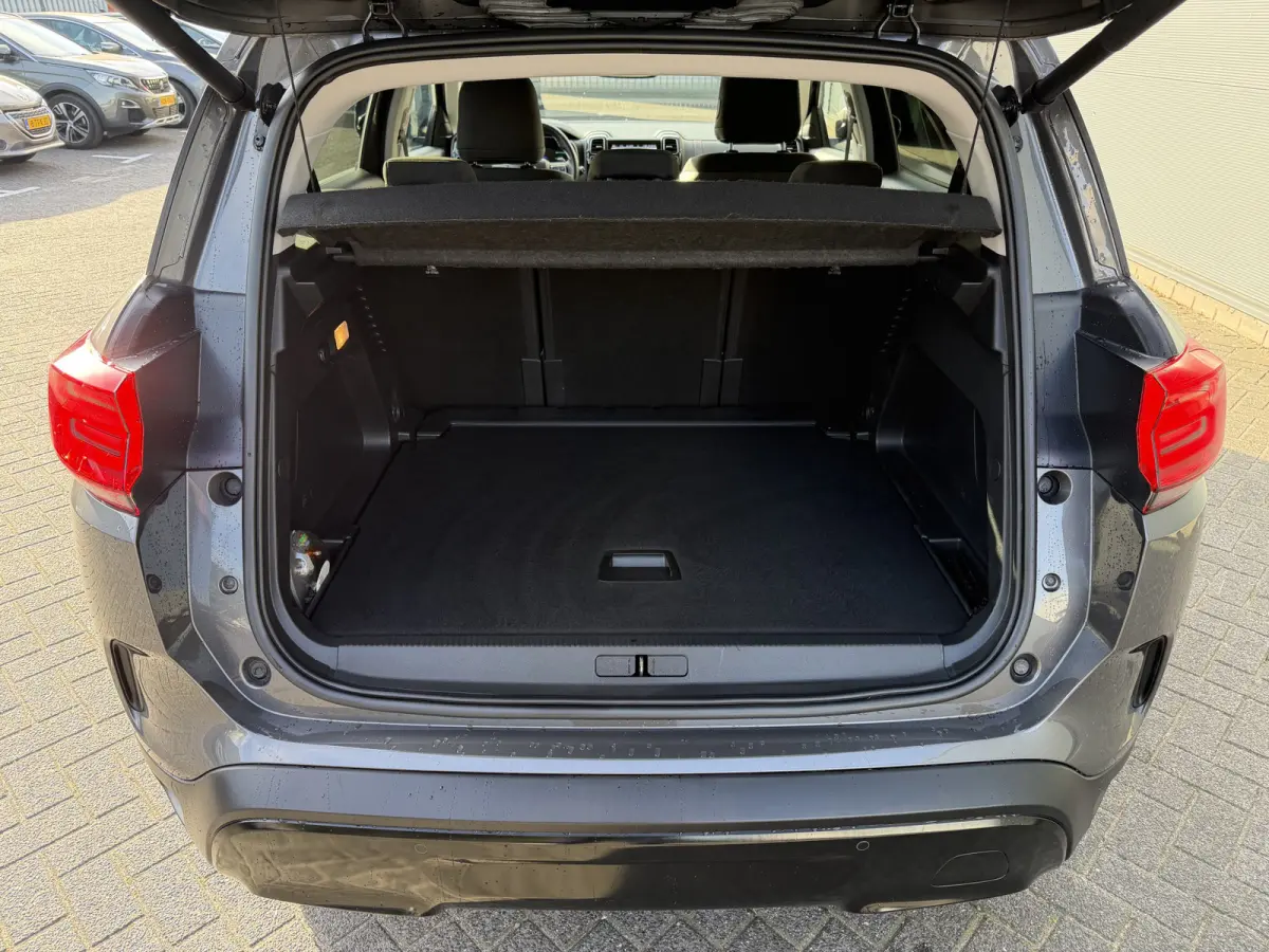 180pk Shine (Trekhaak - Elektrische Klep - Leder incl verwarming - Adaptieve Cruise Controle - LED - Keyless Entry - Camera - 18"incl 4S)