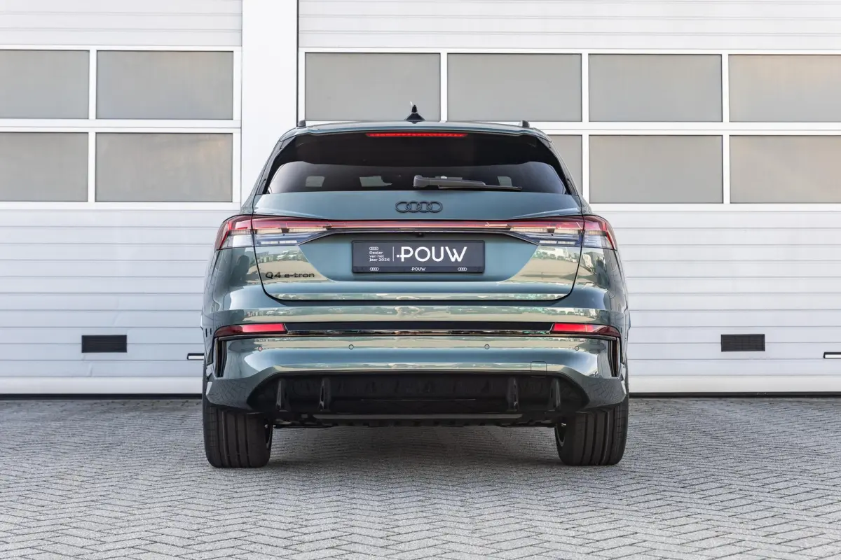 286pk S edition Performance 82 kWh | Panoramadak | Trekhaak | Achteruitrijcamera | Adaptive cruise