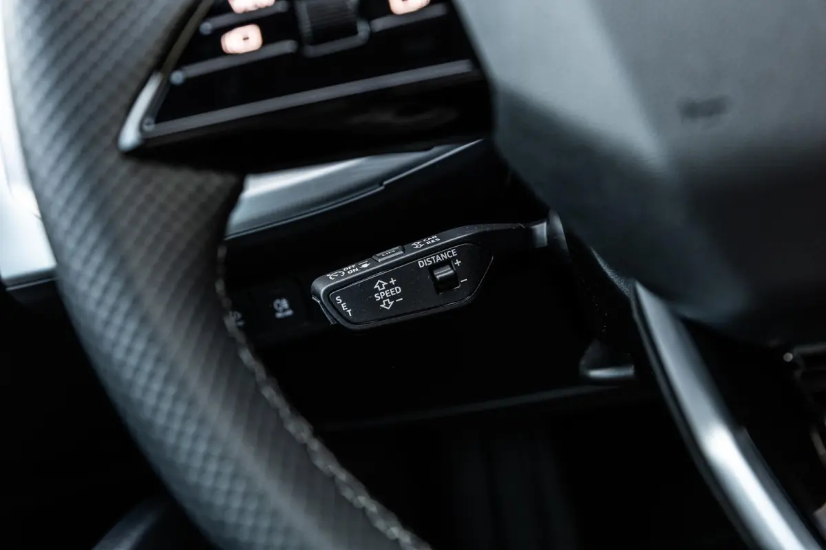 286pk S edition Performance 82 kWh | Panoramadak | Trekhaak | Achteruitrijcamera | Adaptive cruise