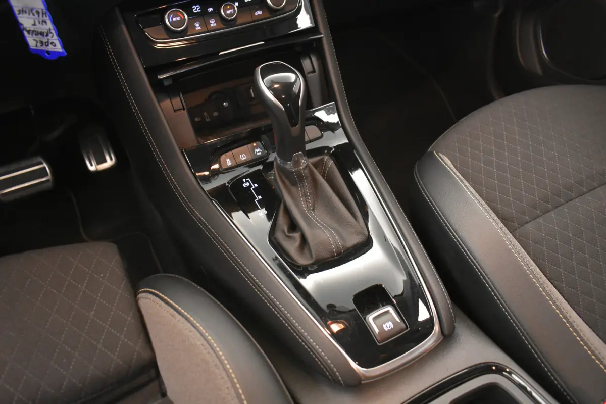 1.2 Turbo B-Tone Execu Carplay Camera Trekhaak
