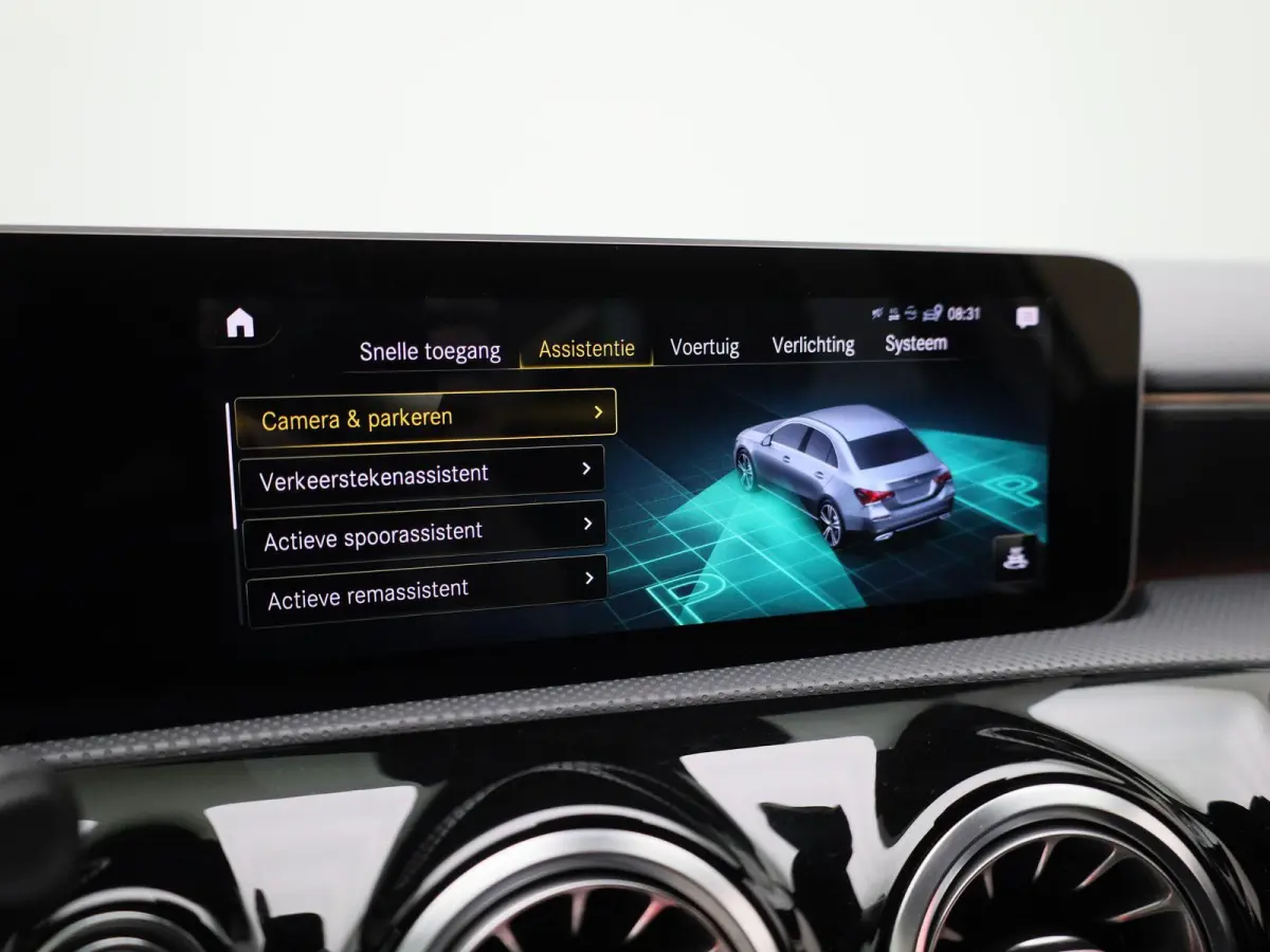200 Premium Plus AUTOMAAT | PANORAMADAK | VIRTUEEL | STOELVERWARMING | NAVIGATIE | CAMERA | SPORTSTOELEN | HAL-LEER | CLIMA | CRUISE | SFEERVERLICHTING | LMV | LED | 12 MAANDEN BOVAG GARANTI