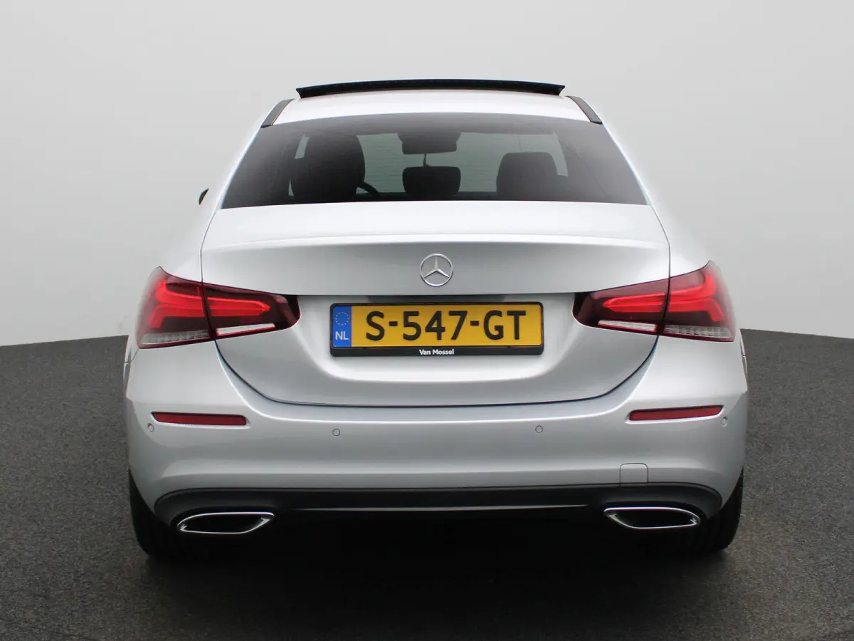 200 Premium Plus AUTOMAAT | PANORAMADAK | VIRTUEEL | STOELVERWARMING | NAVIGATIE | CAMERA | SPORTSTOELEN | HAL-LEER | CLIMA | CRUISE | SFEERVERLICHTING | LMV | LED | 12 MAANDEN BOVAG GARANTI