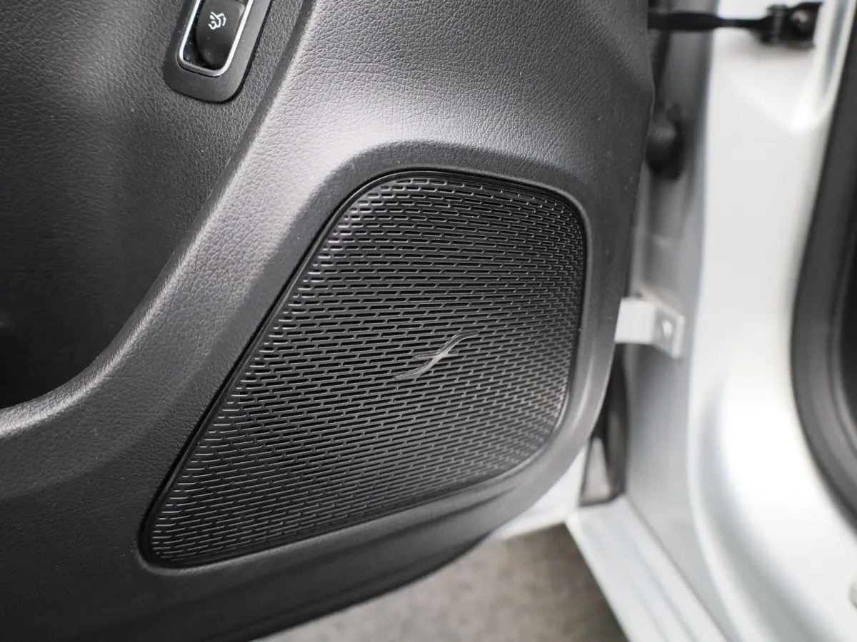 200 Premium Plus AUTOMAAT | PANORAMADAK | VIRTUEEL | STOELVERWARMING | NAVIGATIE | CAMERA | SPORTSTOELEN | HAL-LEER | CLIMA | CRUISE | SFEERVERLICHTING | LMV | LED | 12 MAANDEN BOVAG GARANTI