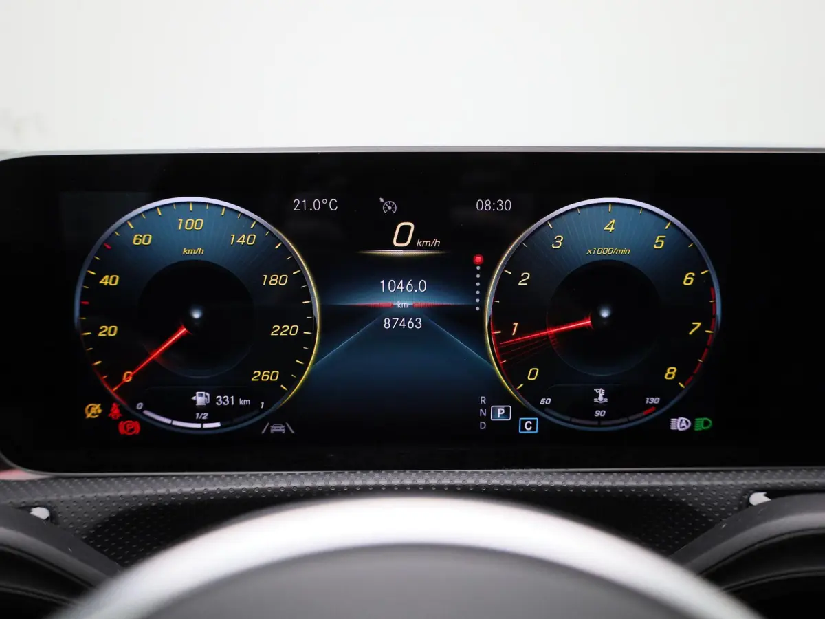 200 Premium Plus AUTOMAAT | PANORAMADAK | VIRTUEEL | STOELVERWARMING | NAVIGATIE | CAMERA | SPORTSTOELEN | HAL-LEER | CLIMA | CRUISE | SFEERVERLICHTING | LMV | LED | 12 MAANDEN BOVAG GARANTI