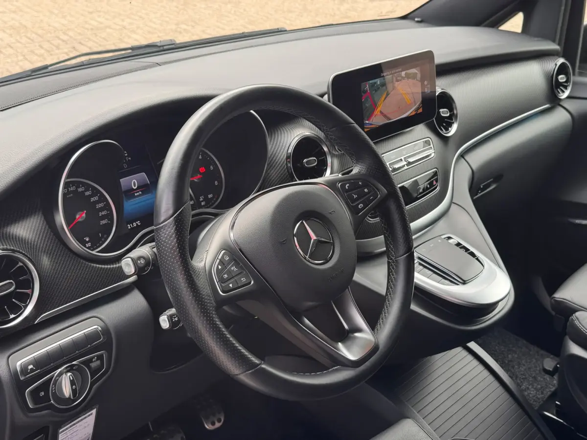 300d AMG Lang DC l BURMESTER l CAMERA l ADAPT.CRUISE l LEDER l CARPLAY l LED