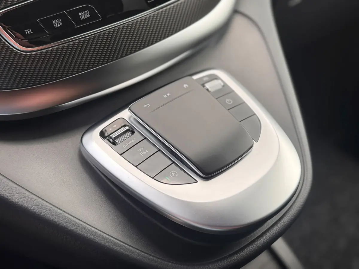 300d AMG Lang DC l BURMESTER l CAMERA l ADAPT.CRUISE l LEDER l CARPLAY l LED