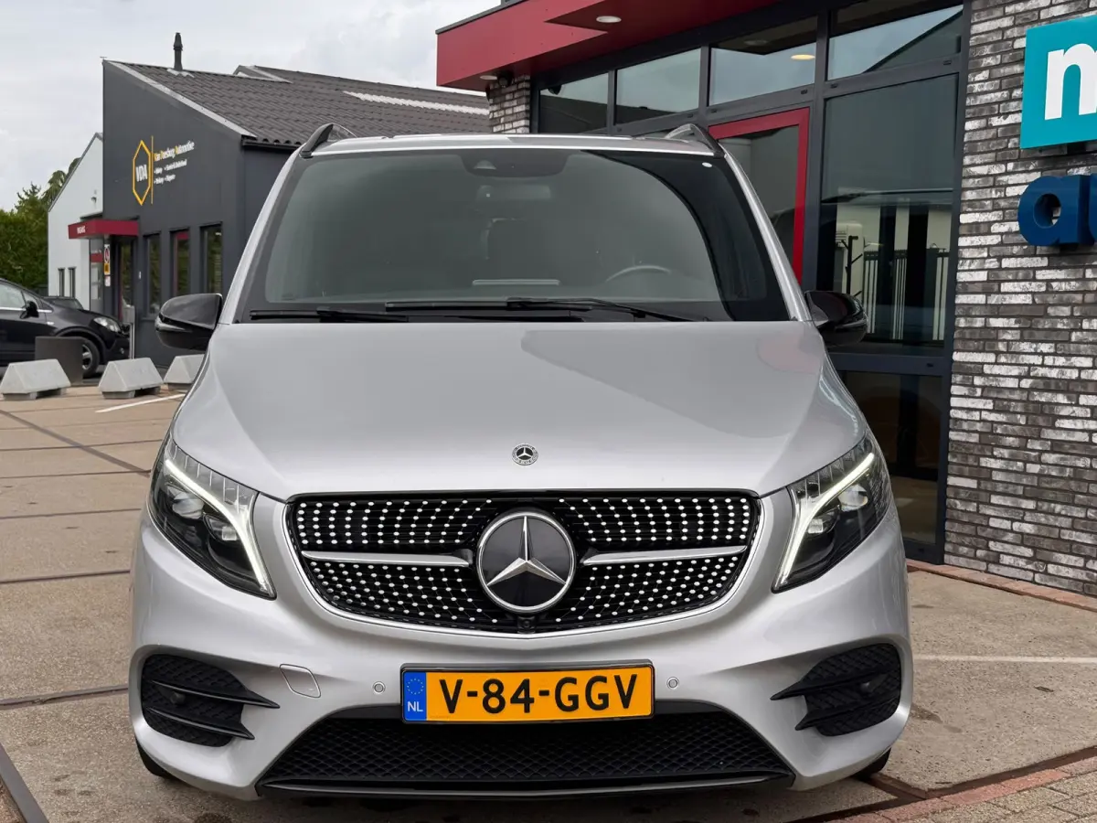300d AMG Lang DC l BURMESTER l CAMERA l ADAPT.CRUISE l LEDER l CARPLAY l LED
