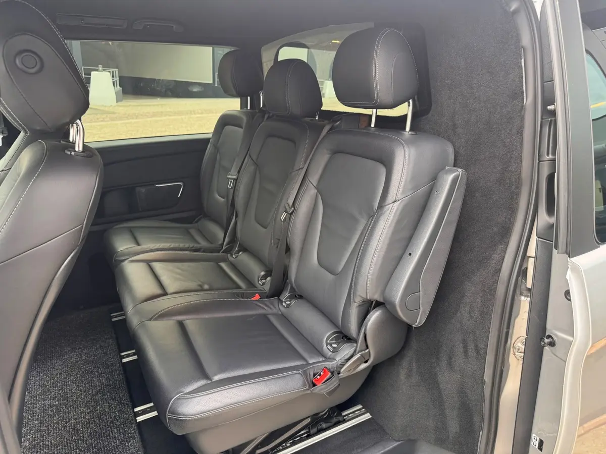 300d AMG Lang DC l BURMESTER l CAMERA l ADAPT.CRUISE l LEDER l CARPLAY l LED