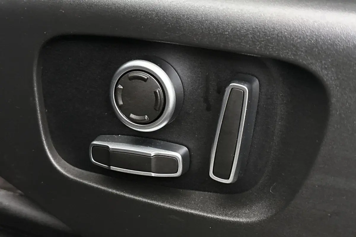 P300e 1.5 S 360 Camera Trekhaak Memory Meridian
