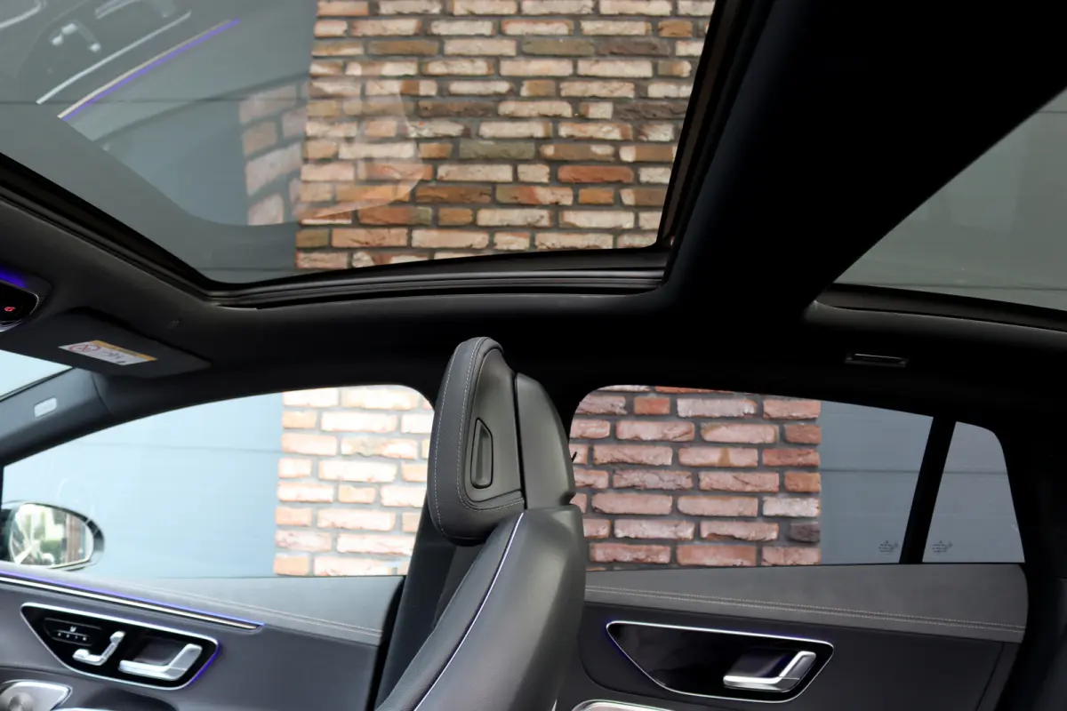 300 AMG Line 89 kWh | Luchtvering | Distronic+ | Panoramadak | Leder | Burmester | Digital Light | Verwarmd Stuurwiel | Surround Camera | Keyless Go |