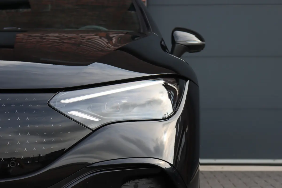 300 AMG Line 89 kWh | Luchtvering | Distronic+ | Panoramadak | Leder | Burmester | Digital Light | Verwarmd Stuurwiel | Surround Camera | Keyless Go |