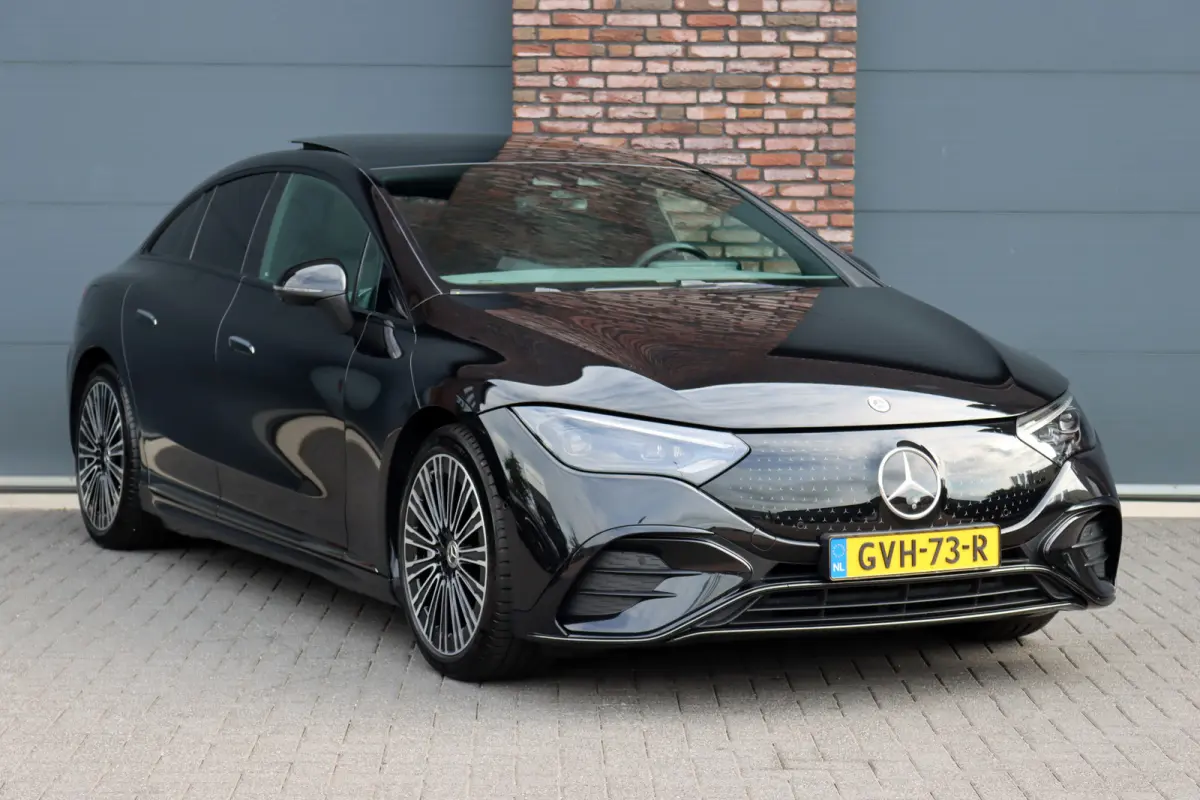 300 AMG Line 89 kWh | Luchtvering | Distronic+ | Panoramadak | Leder | Burmester | Digital Light | Verwarmd Stuurwiel | Surround Camera | Keyless Go |