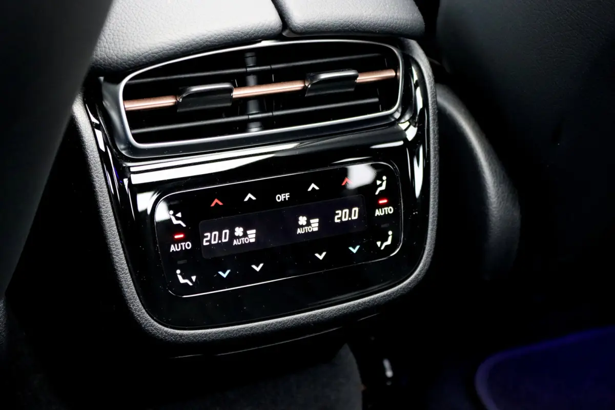 300 AMG Line 89 kWh | Luchtvering | Distronic+ | Panoramadak | Leder | Burmester | Digital Light | Verwarmd Stuurwiel | Surround Camera | Keyless Go |