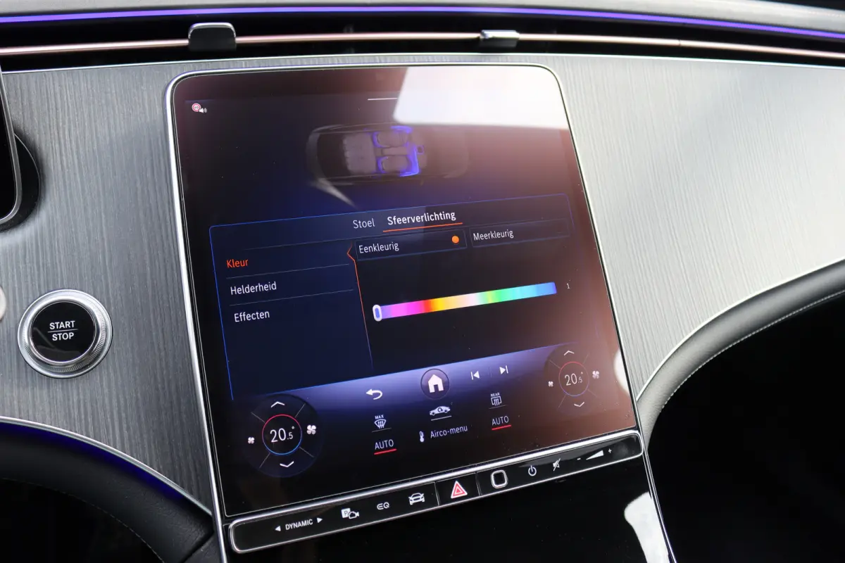 300 AMG Line 89 kWh | Luchtvering | Distronic+ | Panoramadak | Leder | Burmester | Digital Light | Verwarmd Stuurwiel | Surround Camera | Keyless Go |