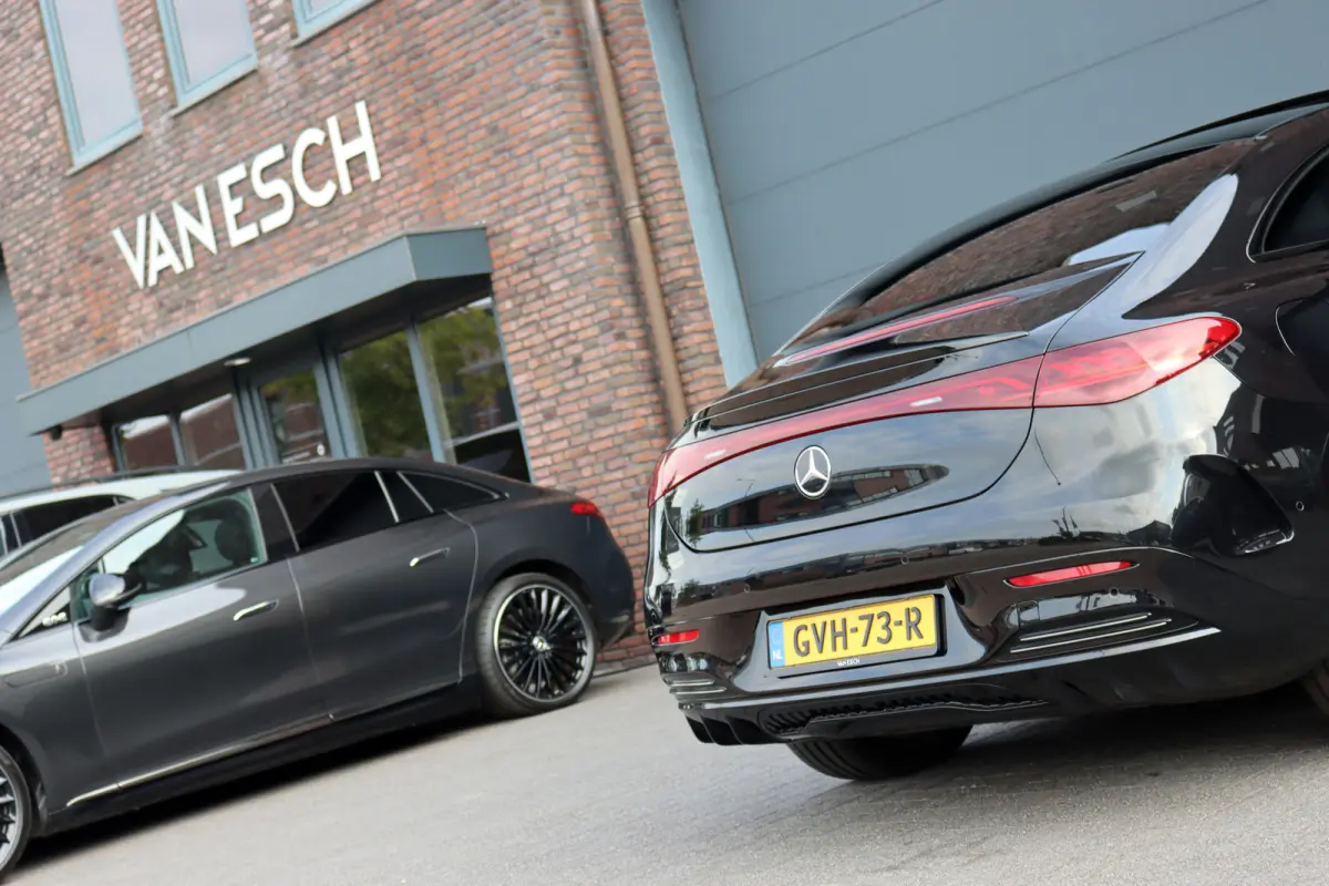300 AMG Line 89 kWh | Luchtvering | Distronic+ | Panoramadak | Leder | Burmester | Digital Light | Verwarmd Stuurwiel | Surround Camera | Keyless Go |