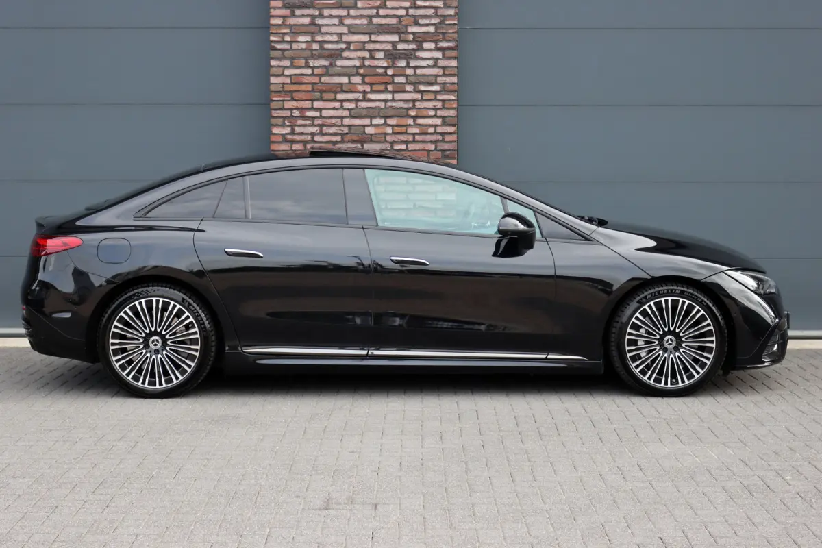 300 AMG Line 89 kWh | Luchtvering | Distronic+ | Panoramadak | Leder | Burmester | Digital Light | Verwarmd Stuurwiel | Surround Camera | Keyless Go |