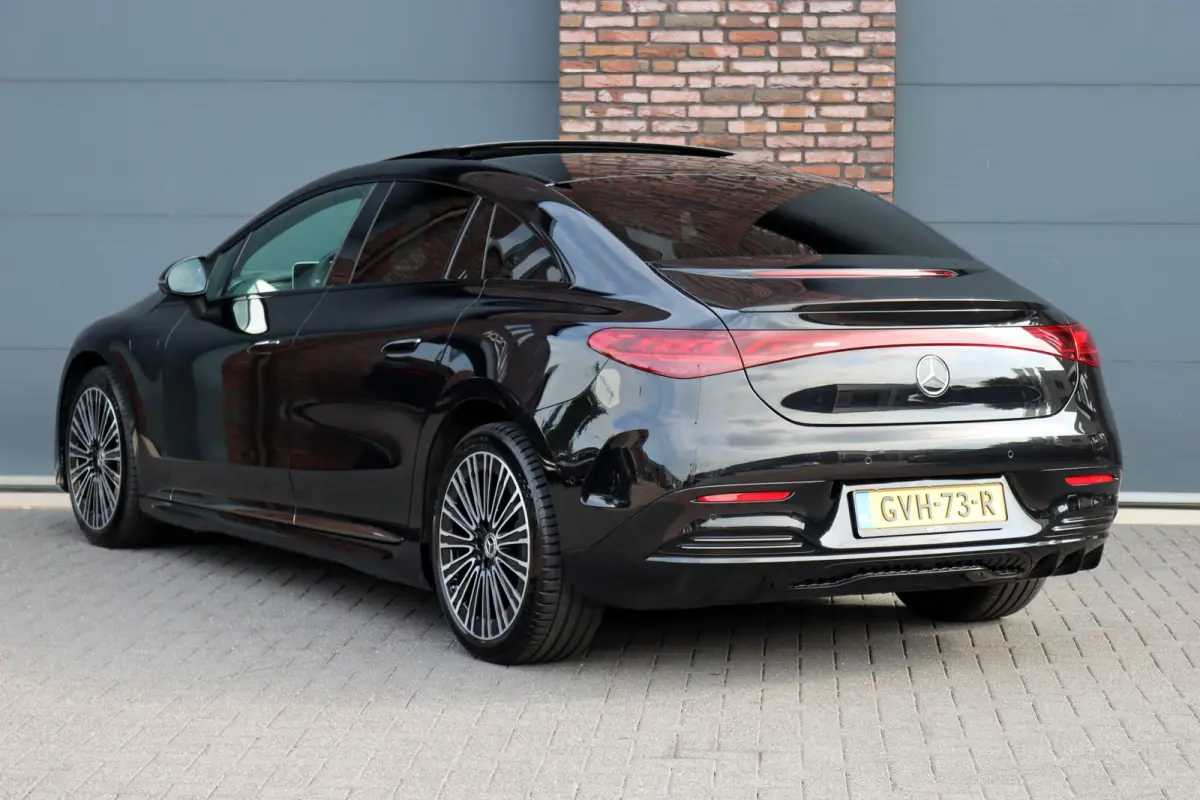 300 AMG Line 89 kWh | Luchtvering | Distronic+ | Panoramadak | Leder | Burmester | Digital Light | Verwarmd Stuurwiel | Surround Camera | Keyless Go |