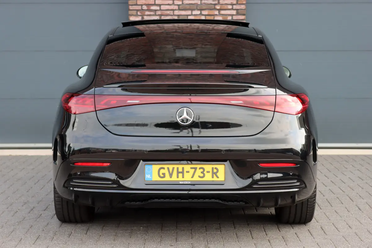 300 AMG Line 89 kWh | Luchtvering | Distronic+ | Panoramadak | Leder | Burmester | Digital Light | Verwarmd Stuurwiel | Surround Camera | Keyless Go |