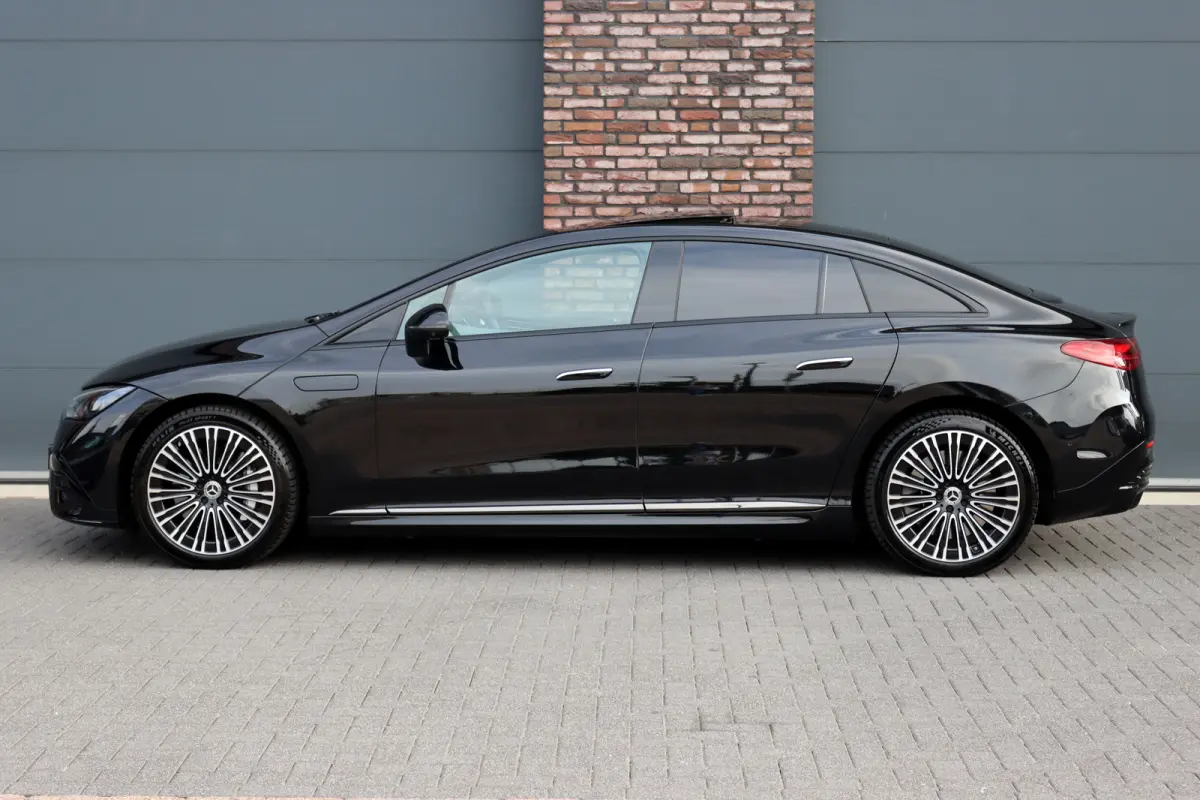 300 AMG Line 89 kWh | Luchtvering | Distronic+ | Panoramadak | Leder | Burmester | Digital Light | Verwarmd Stuurwiel | Surround Camera | Keyless Go |