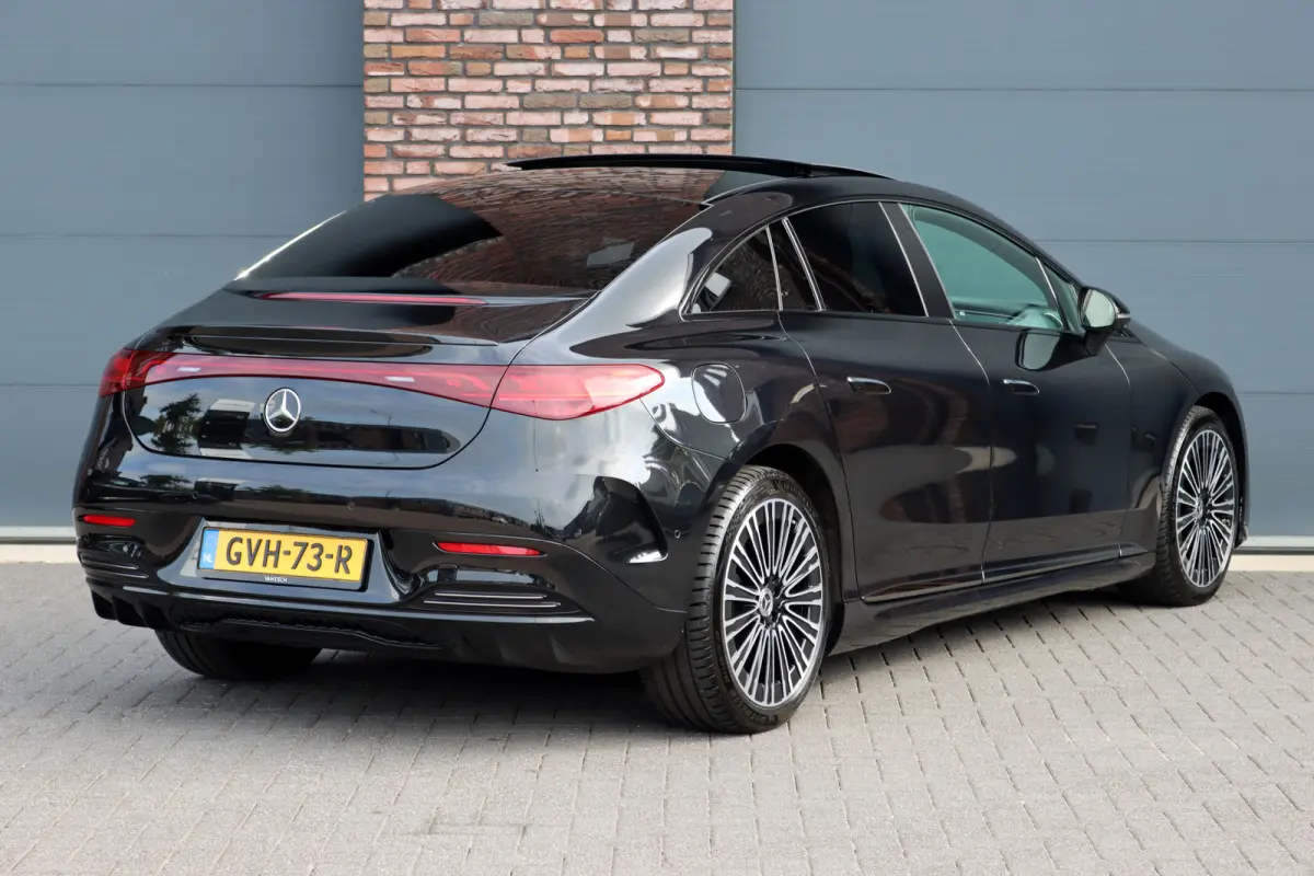 300 AMG Line 89 kWh | Luchtvering | Distronic+ | Panoramadak | Leder | Burmester | Digital Light | Verwarmd Stuurwiel | Surround Camera | Keyless Go |