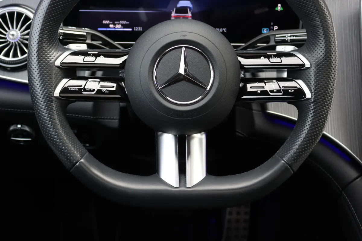 300 AMG Line 89 kWh | Luchtvering | Distronic+ | Panoramadak | Leder | Burmester | Digital Light | Verwarmd Stuurwiel | Surround Camera | Keyless Go |