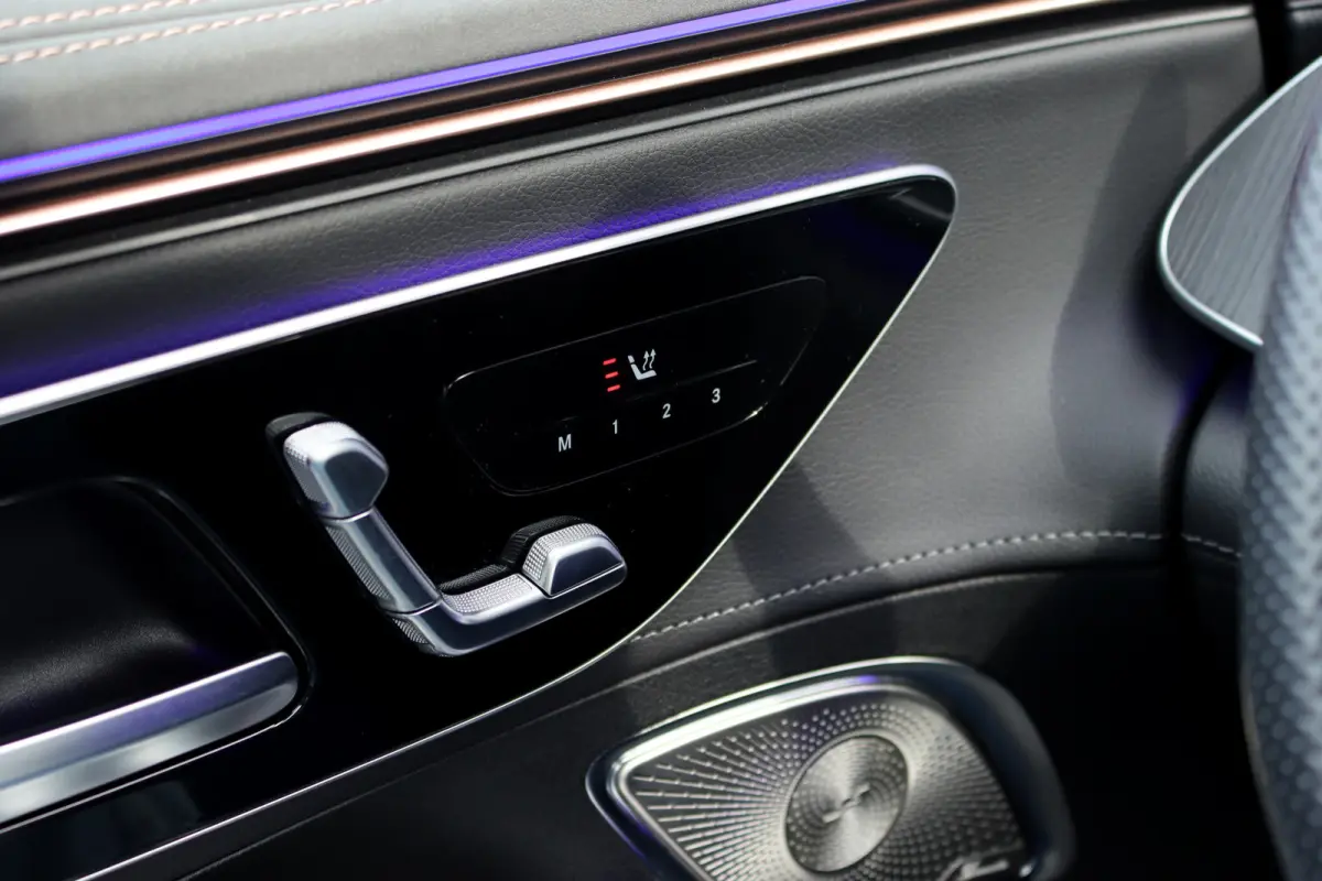300 AMG Line 89 kWh | Luchtvering | Distronic+ | Panoramadak | Leder | Burmester | Digital Light | Verwarmd Stuurwiel | Surround Camera | Keyless Go |
