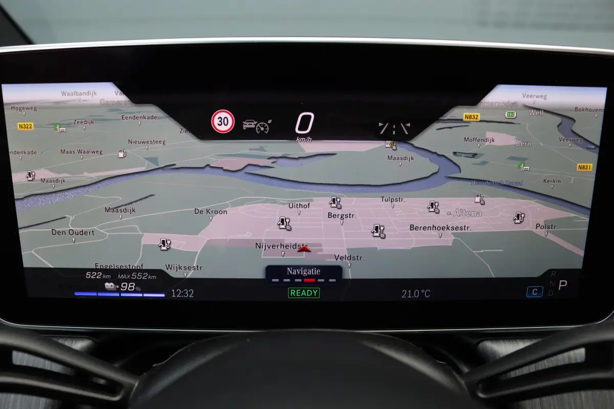 300 AMG Line 89 kWh | Luchtvering | Distronic+ | Panoramadak | Leder | Burmester | Digital Light | Verwarmd Stuurwiel | Surround Camera | Keyless Go |