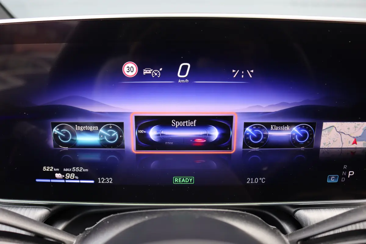 300 AMG Line 89 kWh | Luchtvering | Distronic+ | Panoramadak | Leder | Burmester | Digital Light | Verwarmd Stuurwiel | Surround Camera | Keyless Go |