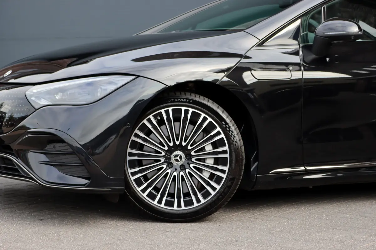 300 AMG Line 89 kWh | Luchtvering | Distronic+ | Panoramadak | Leder | Burmester | Digital Light | Verwarmd Stuurwiel | Surround Camera | Keyless Go |