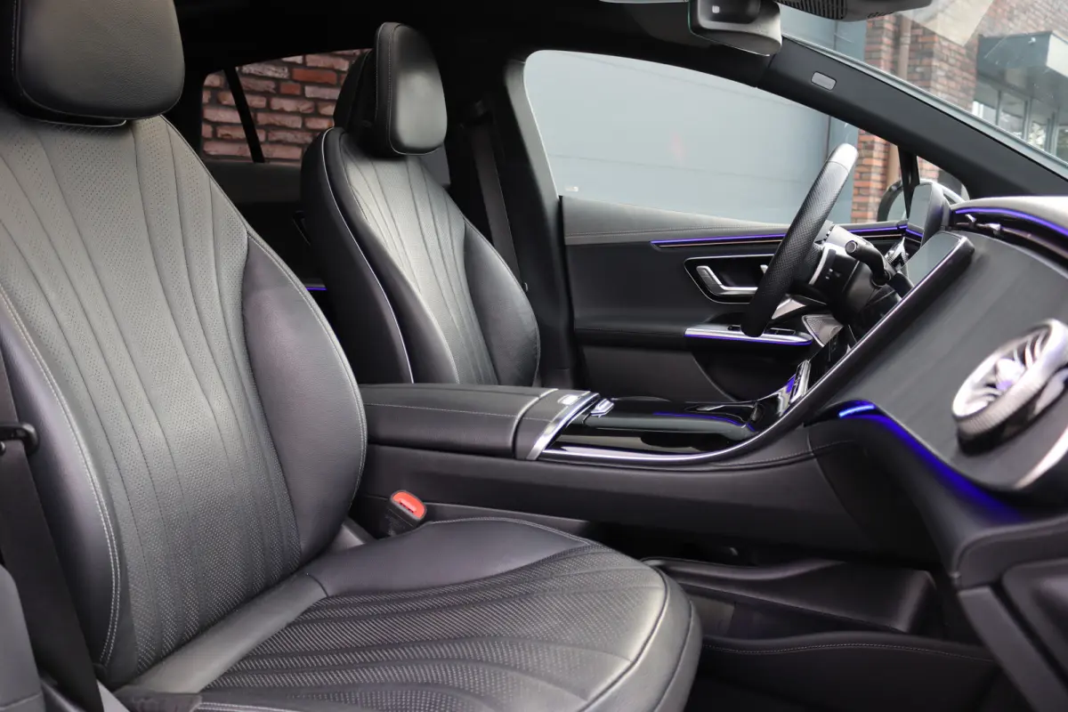 300 AMG Line 89 kWh | Luchtvering | Distronic+ | Panoramadak | Leder | Burmester | Digital Light | Verwarmd Stuurwiel | Surround Camera | Keyless Go |