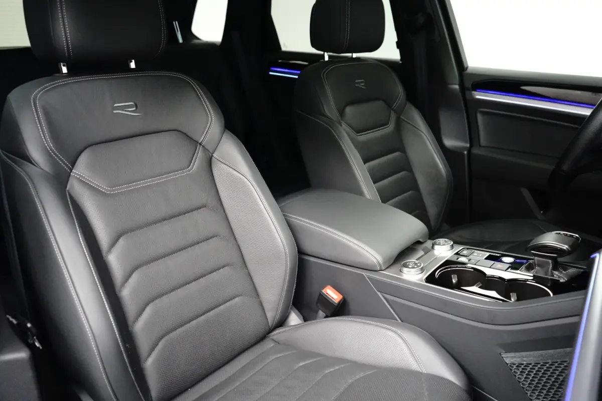 3.0 TSi eHybrid 4MOTION R l Dealeronderhouden l Luchtvering l Pano Dak l Matrix LED l Leder Stoel incl Memory l Elektr. Trekhaak l 21" Suzuka Black l